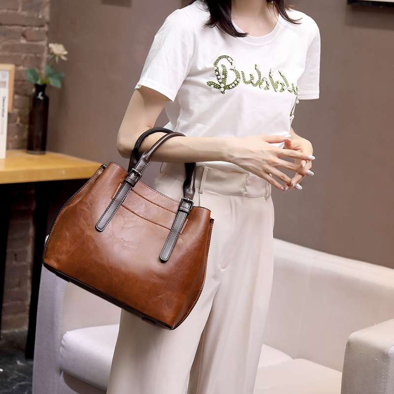 https://fulmo-img-server.com/lmc-leather-bag-store/c6d0b085c1144faf8809deadb9ee43c0.jepg