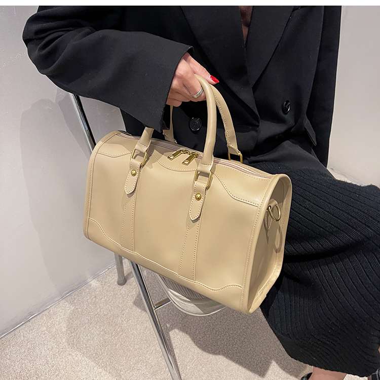 https://fulmo-img-server.com/lmc-leather-bag-store/c95dca66ce0448a69a2bfe803100f11e.jepg