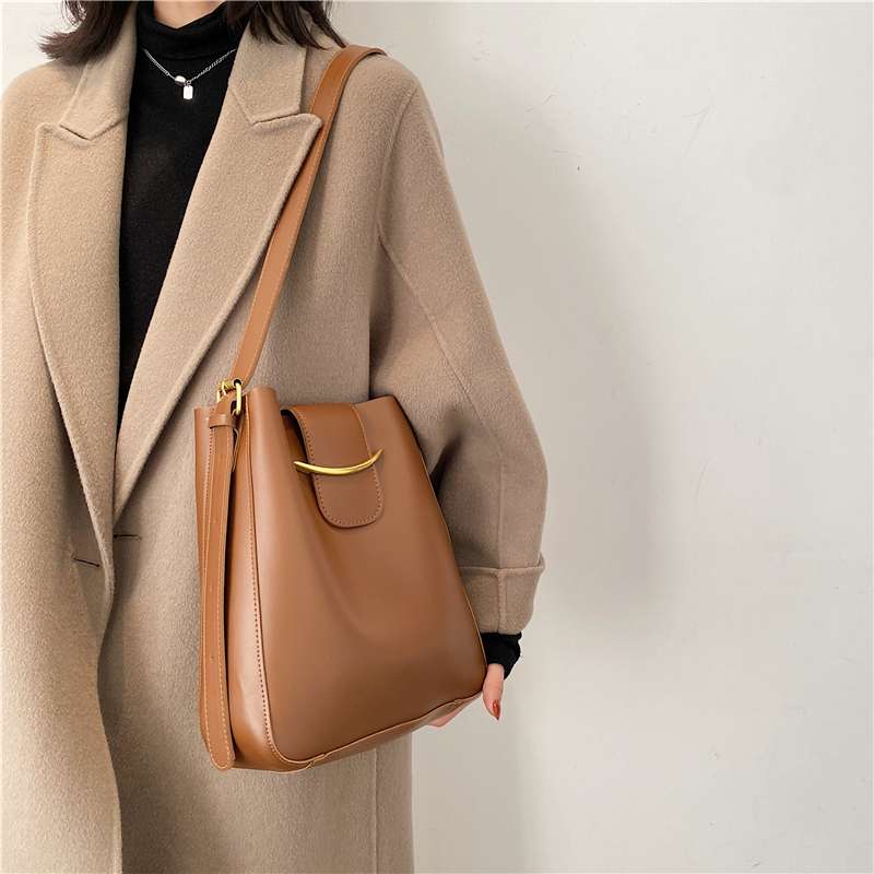 https://fulmo-img-server.com/lmc-leather-bag-store/ceb13f70f05d4617a436a7794effdf1b.jepg