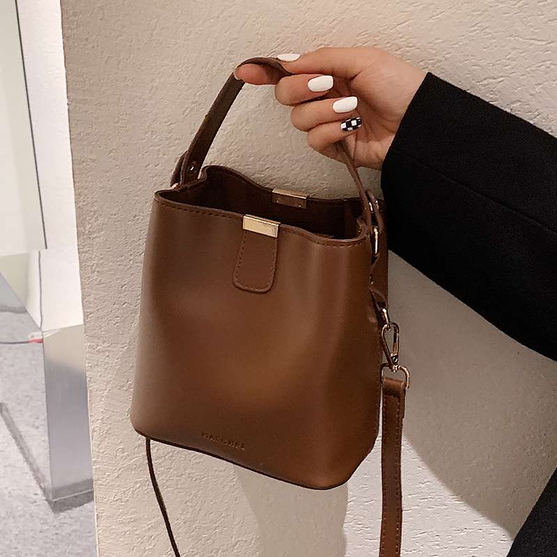 https://fulmo-img-server.com/lmc-leather-bag-store/cf12b6f1d42a4373bb3ed2a1b97c6939.jepg