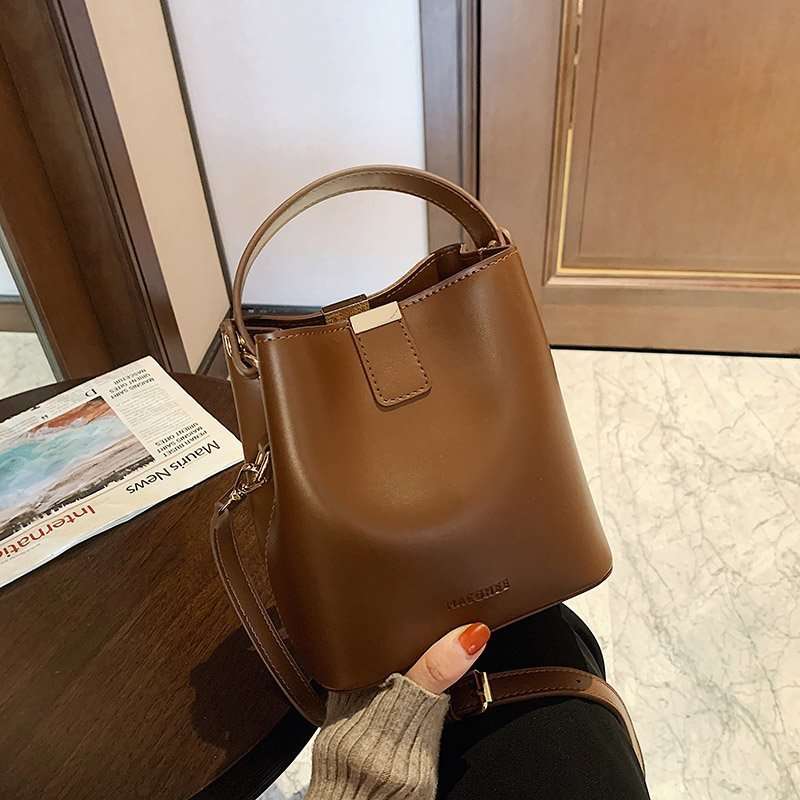 https://fulmo-img-server.com/lmc-leather-bag-store/cfd4ab700f704161832e3a805603c3bc.jepg