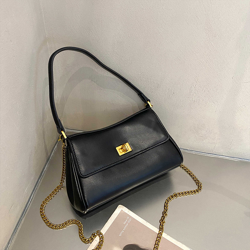 https://fulmo-img-server.com/lmc-leather-bag-store/d2e70a88-ff65-4dee-8414-1126f9e3d4ac.jpg