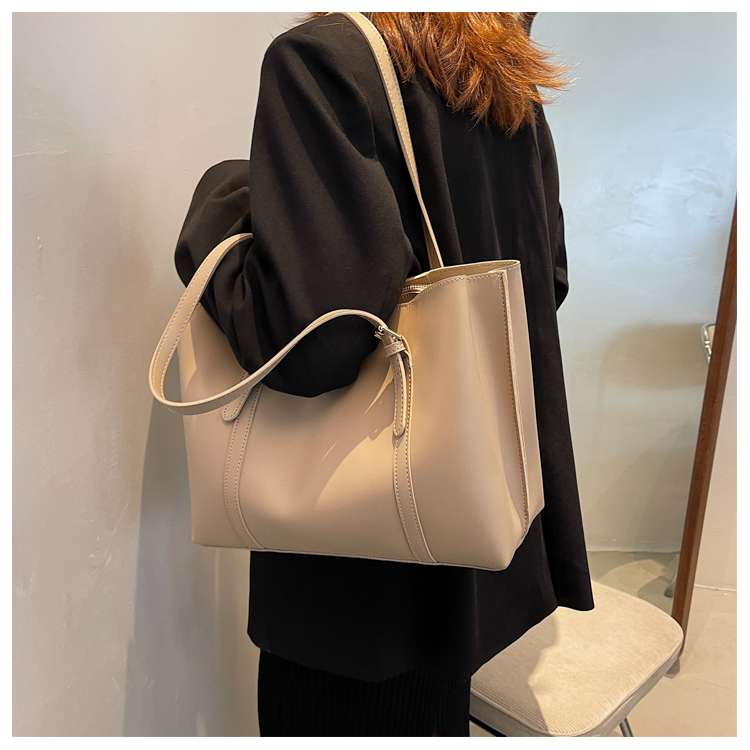 https://fulmo-img-server.com/lmc-leather-bag-store/d3d4276c145c4a56abaf74ec0ba9fb29.jepg