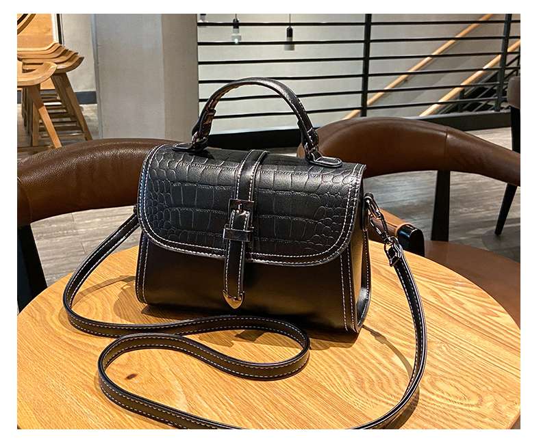 https://fulmo-img-server.com/lmc-leather-bag-store/d4c42ae4ab9449c091d3848e44019377.jepg