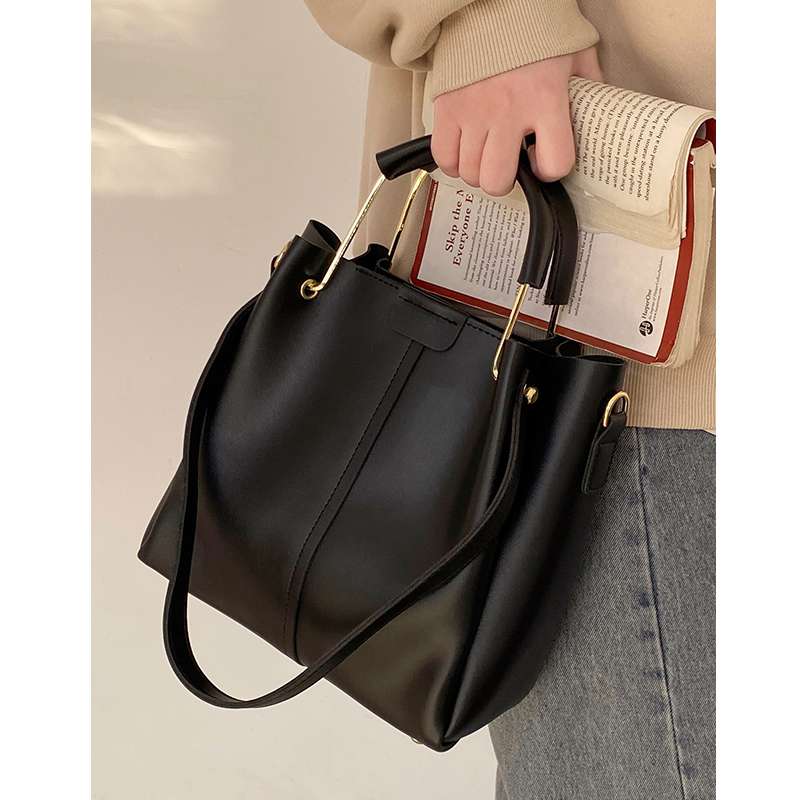 https://fulmo-img-server.com/lmc-leather-bag-store/d58dc77d49f74a1fa9c50ff8eabab946.jepg