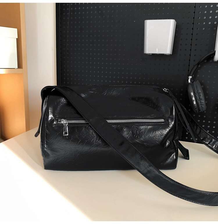 https://fulmo-img-server.com/lmc-leather-bag-store/dc31ce4e0af04d2aaeead7488007802c.jepg