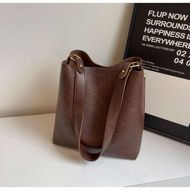 https://fulmo-img-server.com/lmc-leather-bag-store/dfc05afb2e084377b8fb98c8036deb80.jepg