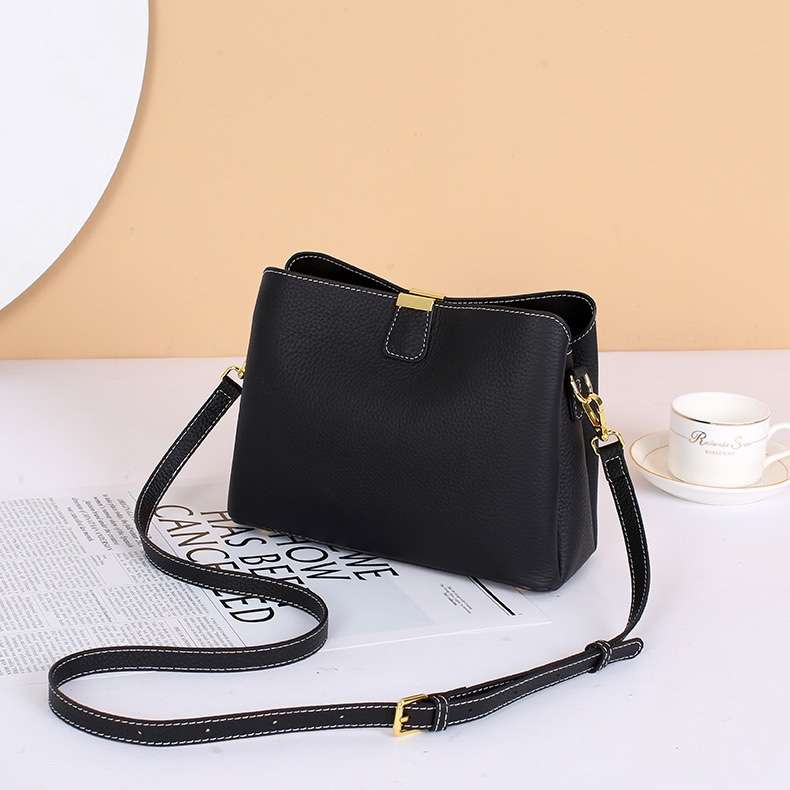 https://fulmo-img-server.com/lmc-leather-bag-store/e0e8371654ec495bb8effe5e798f3f00.jepg