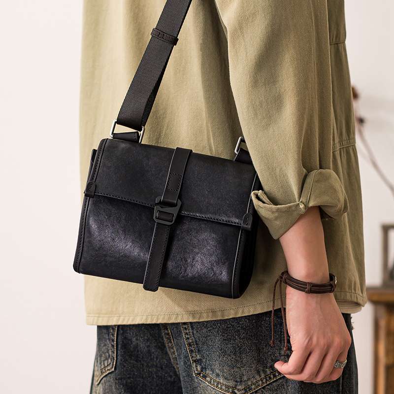 https://fulmo-img-server.com/lmc-leather-bag-store/e16646b3c77b4d9b97590828b5c9aca9.jepg