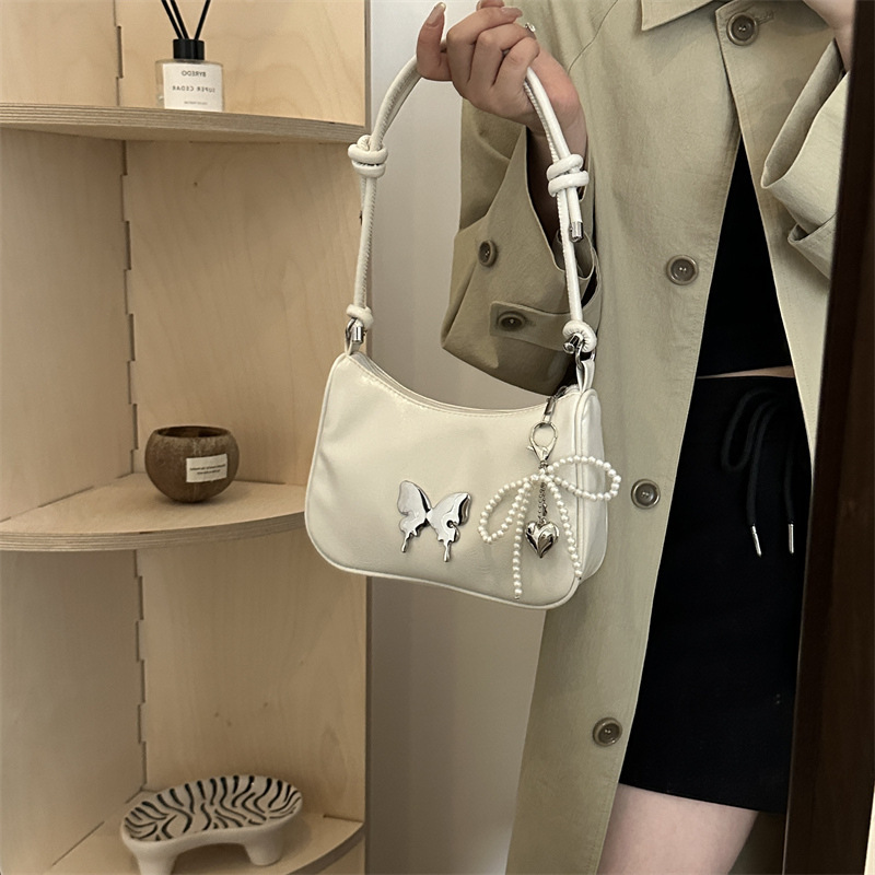https://fulmo-img-server.com/lmc-leather-bag-store/e1a86a3d-02b6-4a7e-9ad2-13e548cd342f.jpg