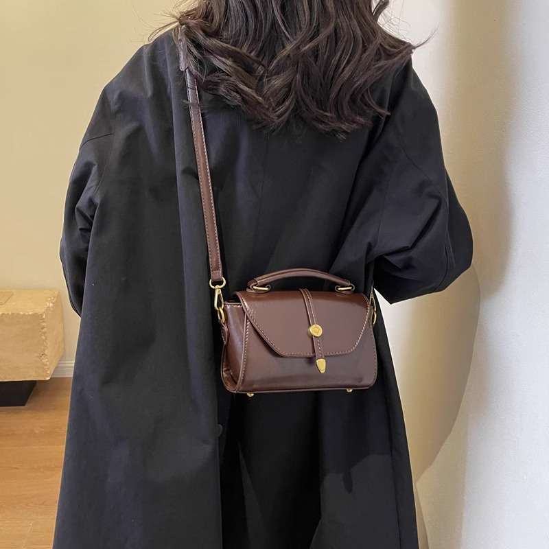 https://fulmo-img-server.com/lmc-leather-bag-store/e46ab98da6474c68906dae4f1967d2d0.jepg