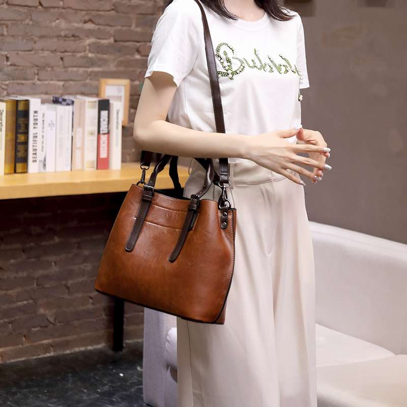 https://fulmo-img-server.com/lmc-leather-bag-store/e496e4cb1ec14320bd550da903bb21ce.jepg