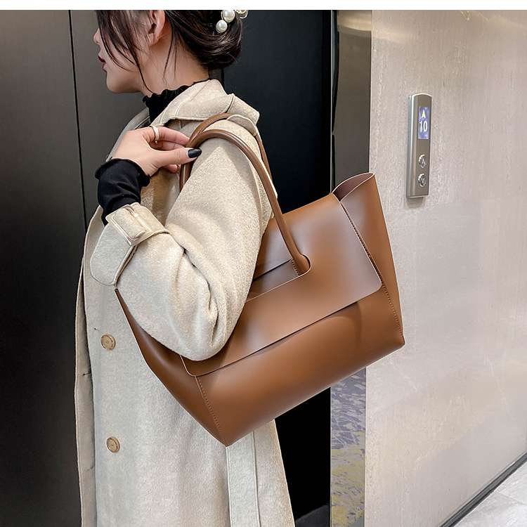 https://fulmo-img-server.com/lmc-leather-bag-store/e5d594e5b4cb42718ea9dae1e6ceeaec.jepg