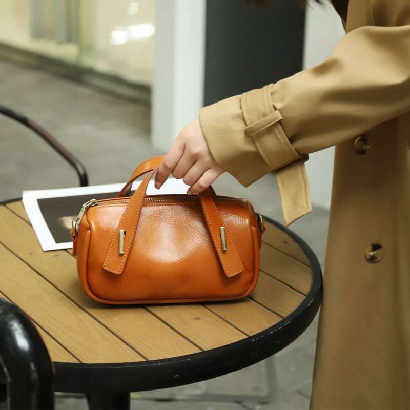 https://fulmo-img-server.com/lmc-leather-bag-store/e7e9c9b99eb54e82ad23864edaa79f89.jepg