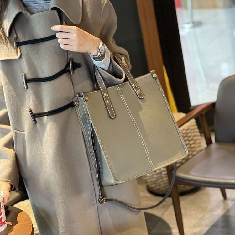 https://fulmo-img-server.com/lmc-leather-bag-store/e81c6a6cbe944cb0957989bc7e51f1e8.jepg