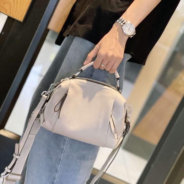 https://fulmo-img-server.com/lmc-leather-bag-store/eaee99ca8a6643c2bcd36a7ab950439d.jepg