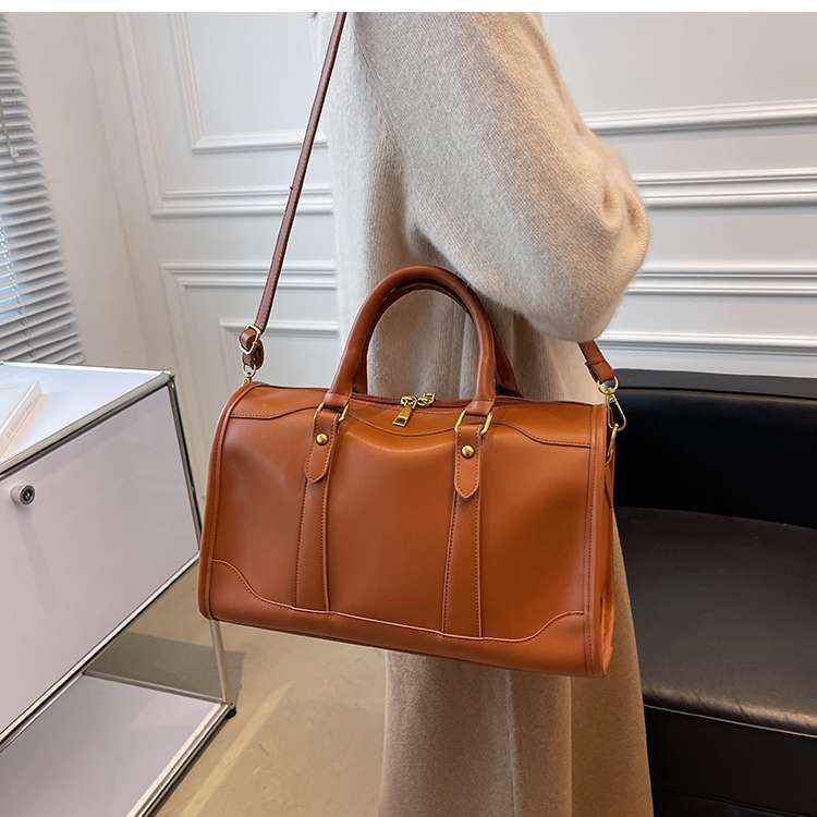 https://fulmo-img-server.com/lmc-leather-bag-store/ebf2147755c0465db9d879f249badba7.jepg