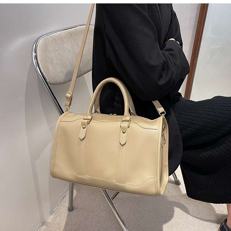 https://fulmo-img-server.com/lmc-leather-bag-store/ecbe7dc8b2fe471eaf0ed97f9a3ee798.jepg