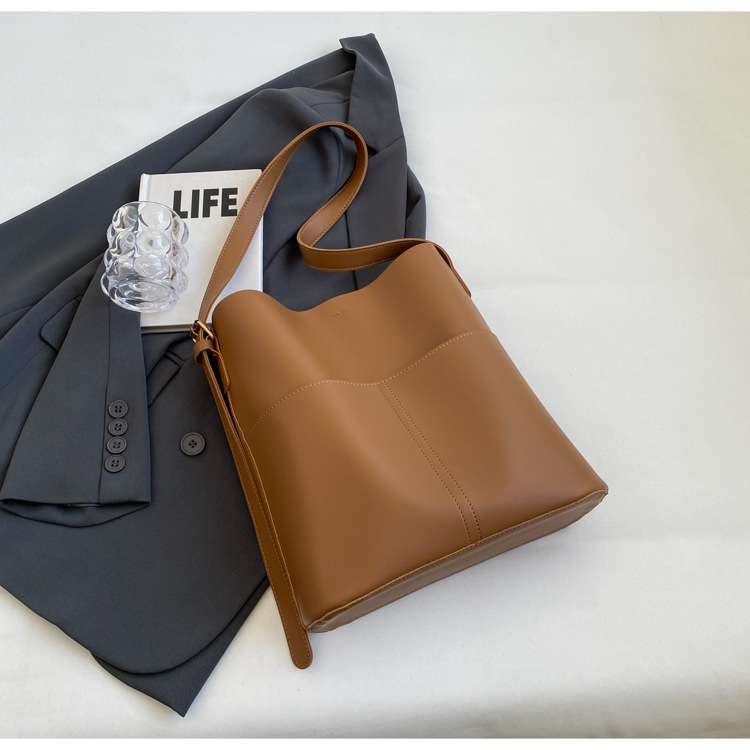 https://fulmo-img-server.com/lmc-leather-bag-store/f14601d993c04085be31f5d55bcdfb61.jepg