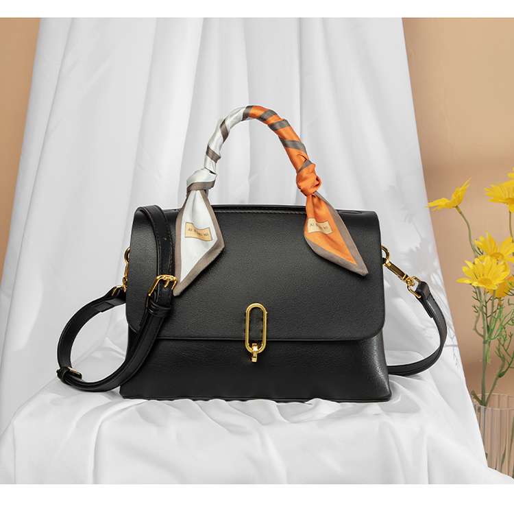 https://fulmo-img-server.com/lmc-leather-bag-store/f208592906ba4cd1b182f6dd9c064669.jepg