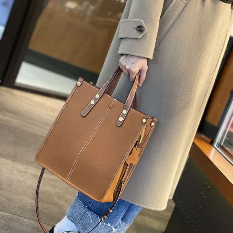 https://fulmo-img-server.com/lmc-leather-bag-store/f2600d5351464404bb124abf888ae2fe.jepg