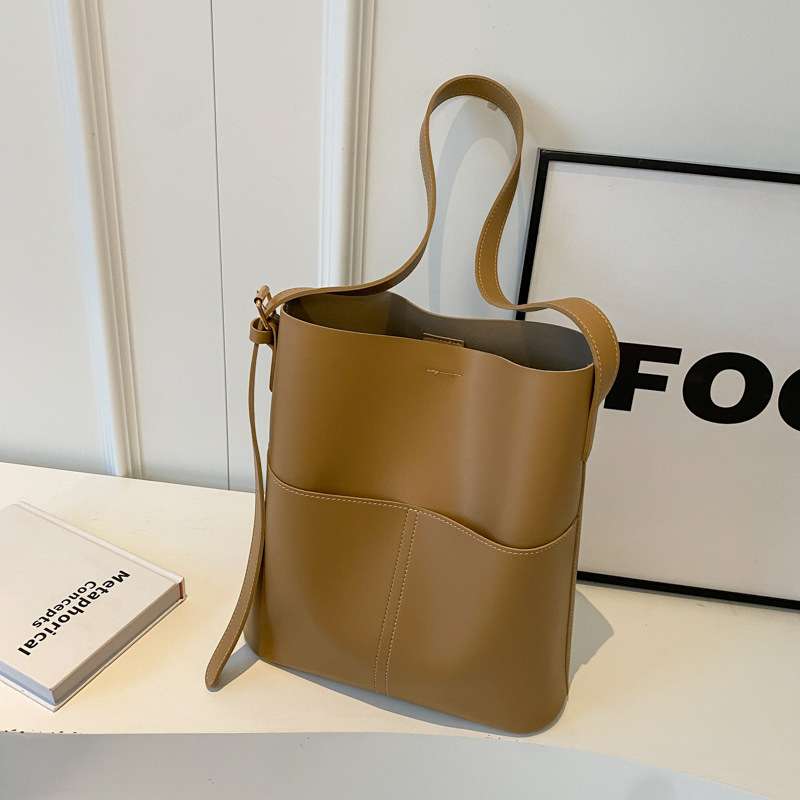 https://fulmo-img-server.com/lmc-leather-bag-store/f2f3e480d908462d9a87f00e19c0d74b.jepg