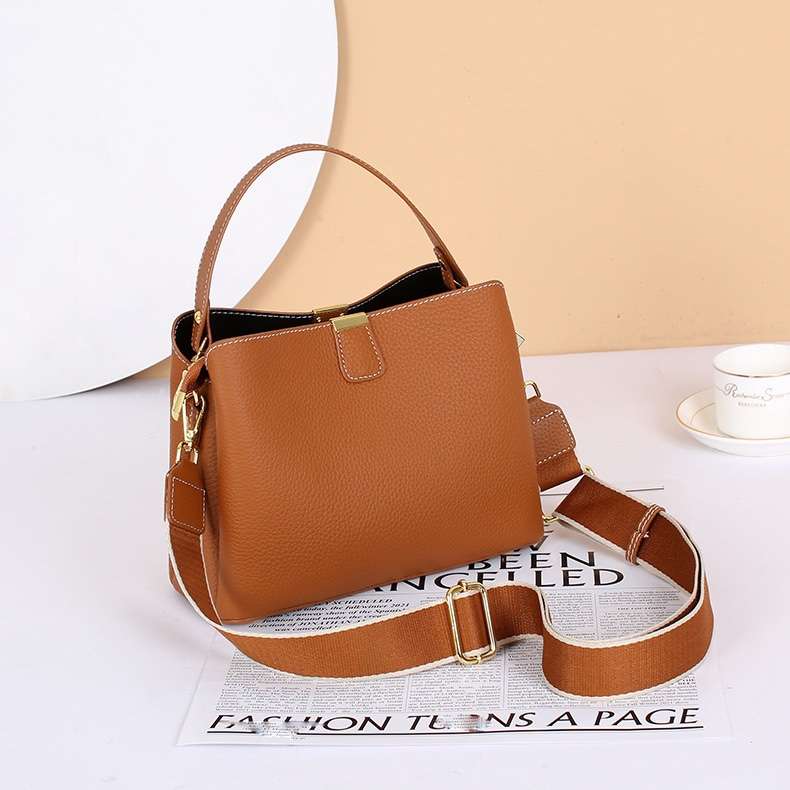 https://fulmo-img-server.com/lmc-leather-bag-store/f397c5249b784d0a9e24d8581c9dc574.jepg