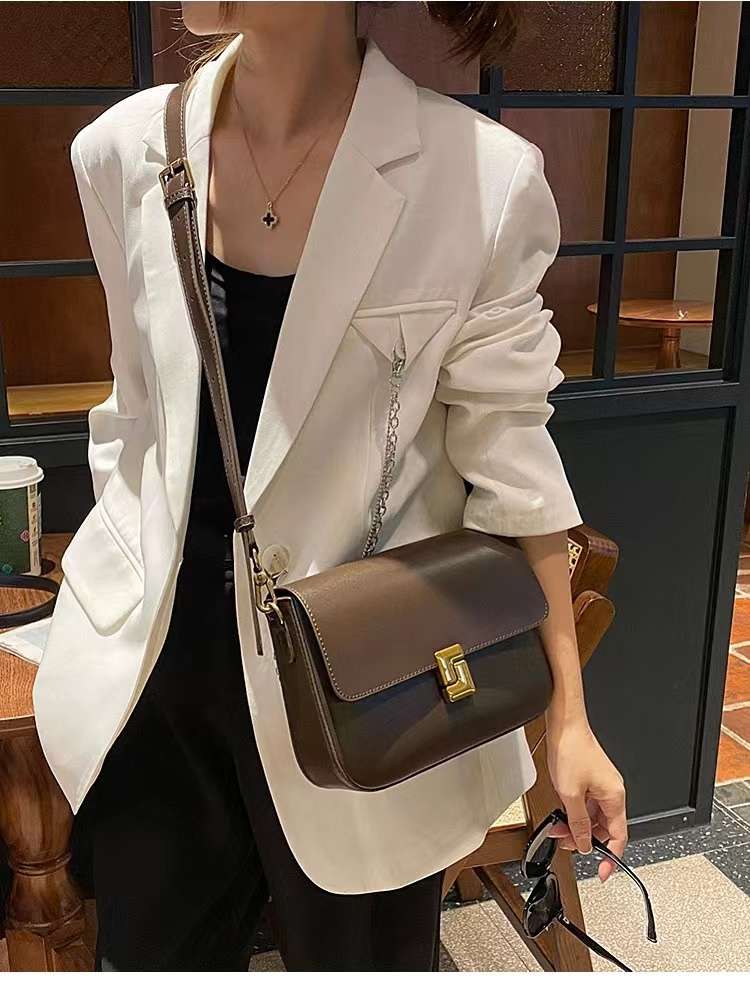 https://fulmo-img-server.com/lmc-leather-bag-store/f3f9e146393642f1976c21c5e50f95f3.jepg