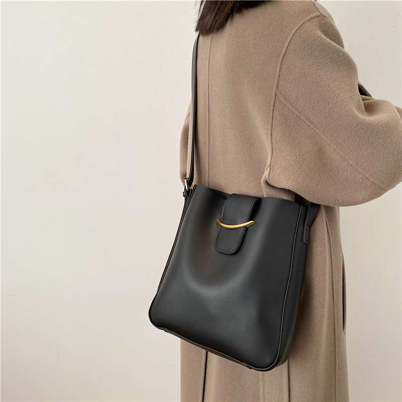 https://fulmo-img-server.com/lmc-leather-bag-store/f50492ac6268416a90f808b6bd7ab62a.jepg