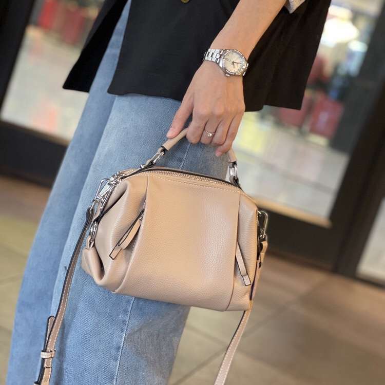 https://fulmo-img-server.com/lmc-leather-bag-store/f5609af32b144efa8ce5cd63916eb58c.jepg