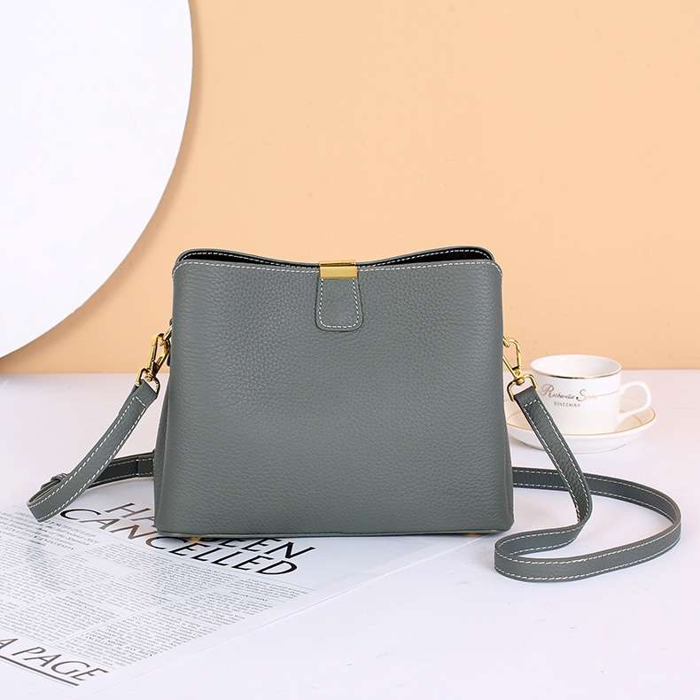 https://fulmo-img-server.com/lmc-leather-bag-store/f7b2404f3c454731b799994b25b900e7.jepg