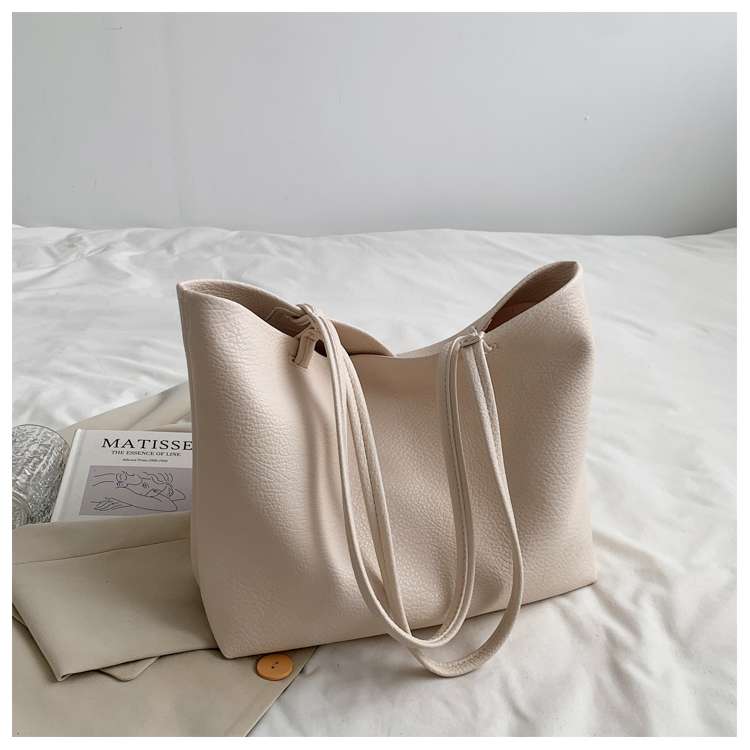 https://fulmo-img-server.com/lmc-leather-bag-store/f7e4feb3399349008ca5aa0d01d24a8a.jepg