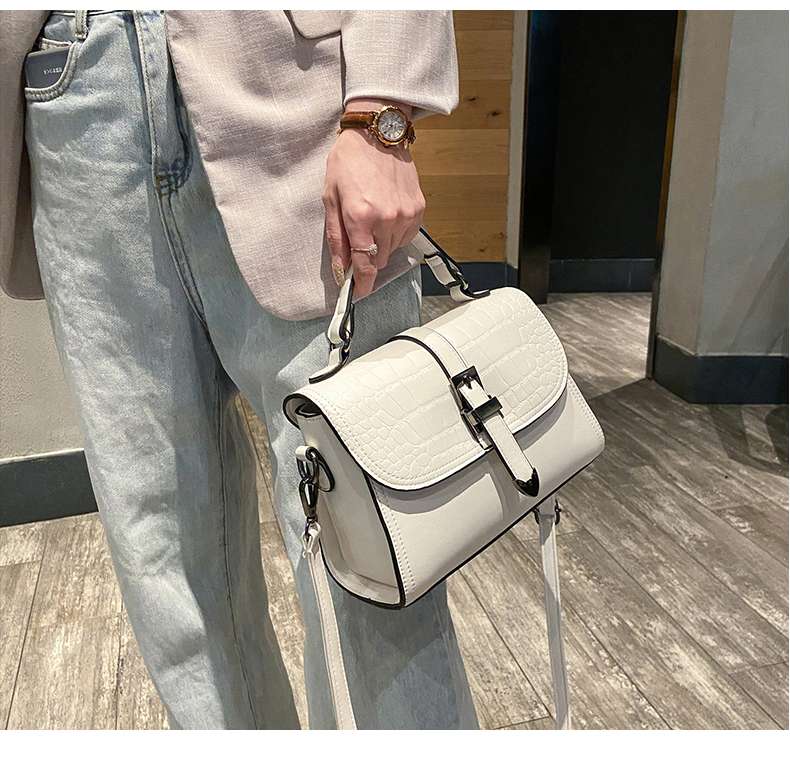 https://fulmo-img-server.com/lmc-leather-bag-store/f8b04452815a4357b4e439a561f1f9e5.jepg