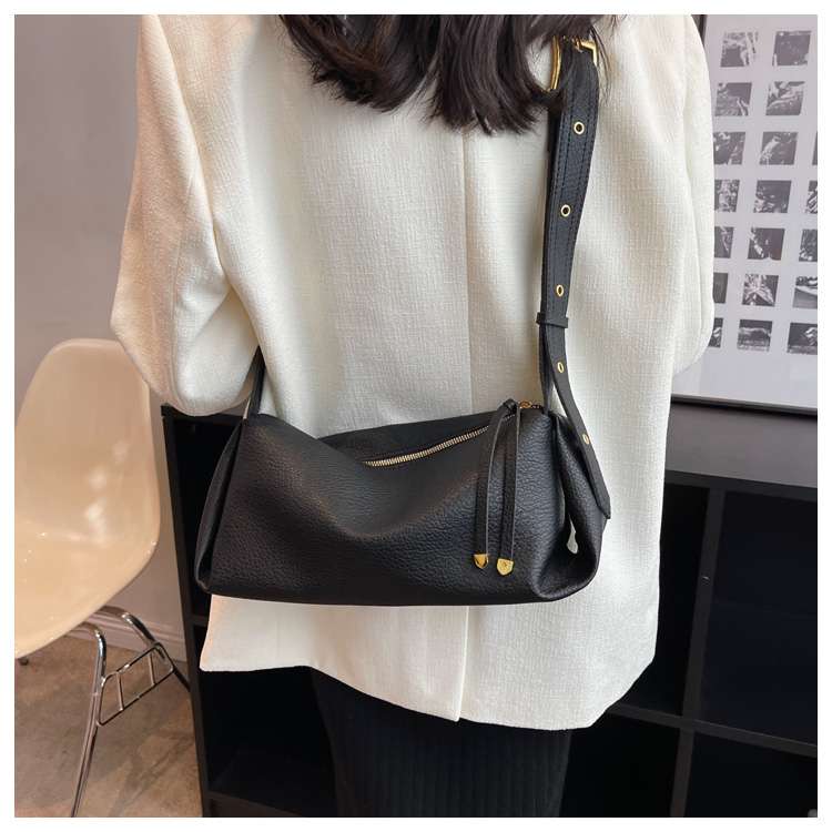 https://fulmo-img-server.com/lmc-leather-bag-store/f939272f15234652bb8221c499e69e15.jepg