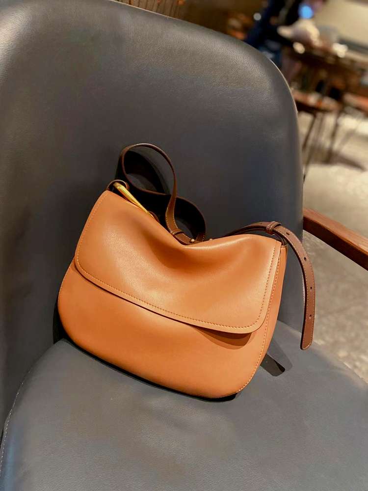 https://fulmo-img-server.com/lmc-leather-bag-store/fa0be88ed7ec473081bb2b0a7f74873e.jepg