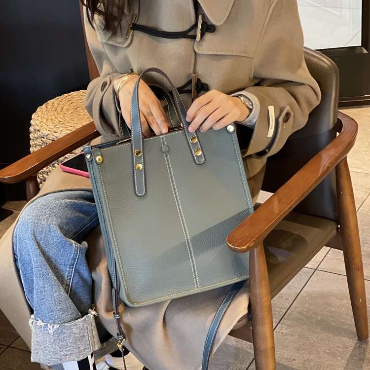 https://fulmo-img-server.com/lmc-leather-bag-store/fd6ef59e3f5e4a8d914ff4ca8d3c8b62.jepg