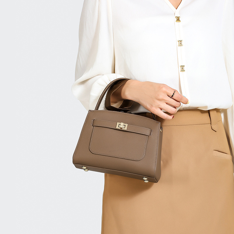 革バッグレディース 本革上品ハンドバッグ 大人女性のための洗練された小型バッグ