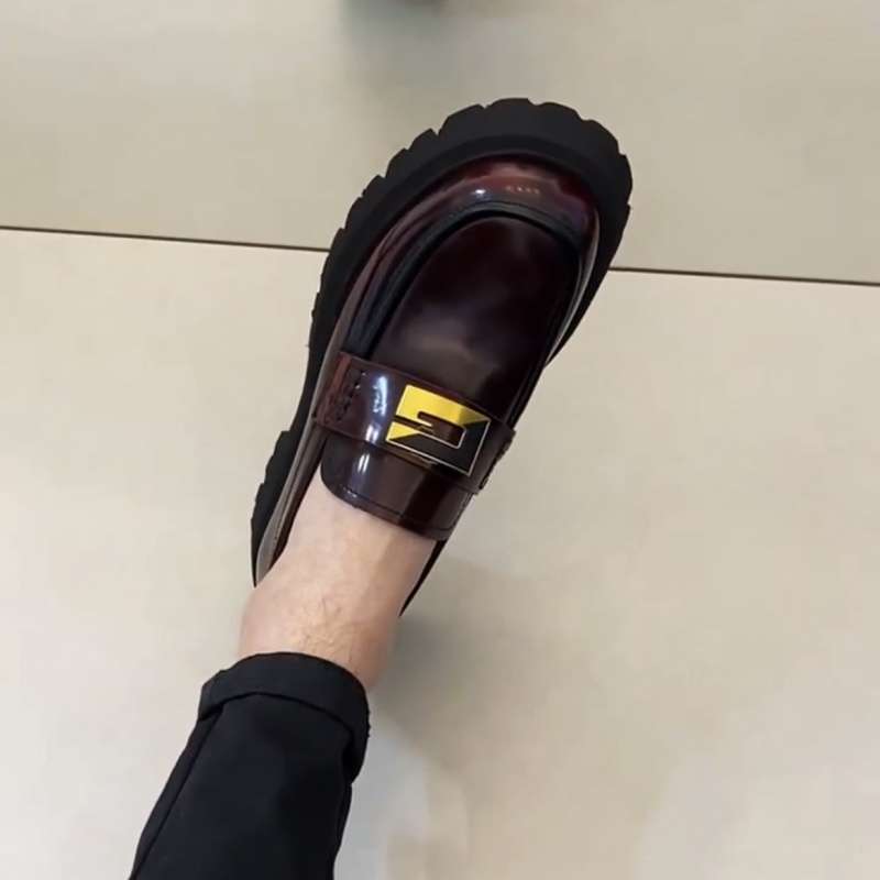 ローファーレディース 艶やか装飾金具付き厚底コインローファー