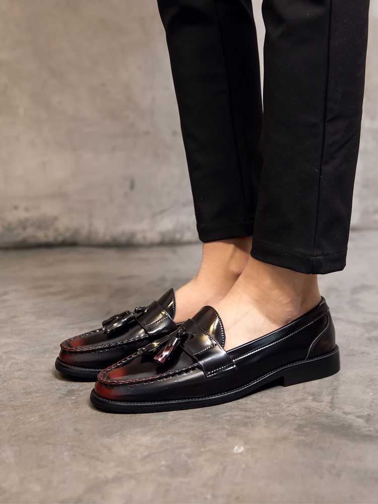 一日中疲れない！メンズローファーで歩きやすい人気の革靴5選