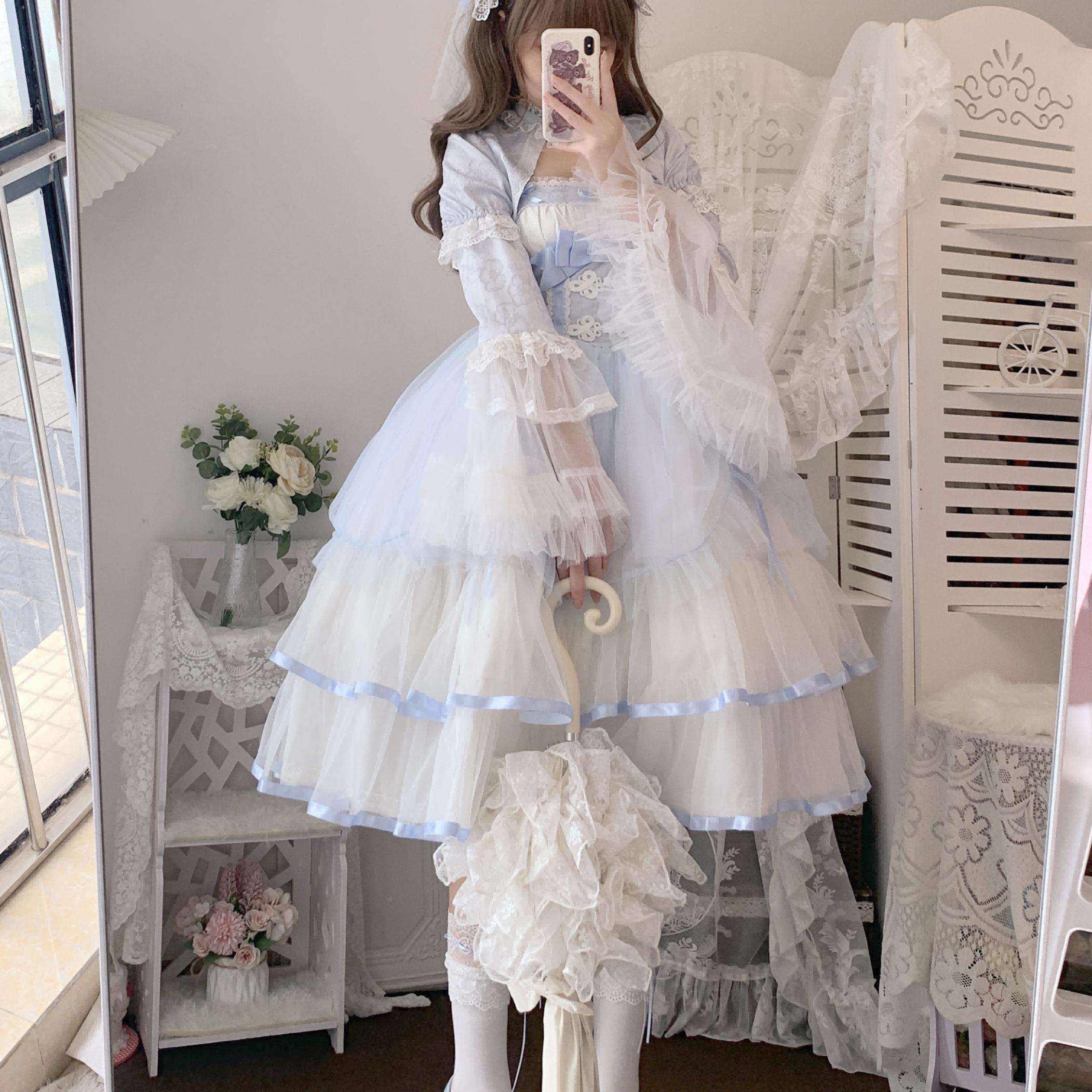 ロリータファッション 姫様の優雅な貴族風レースドレス