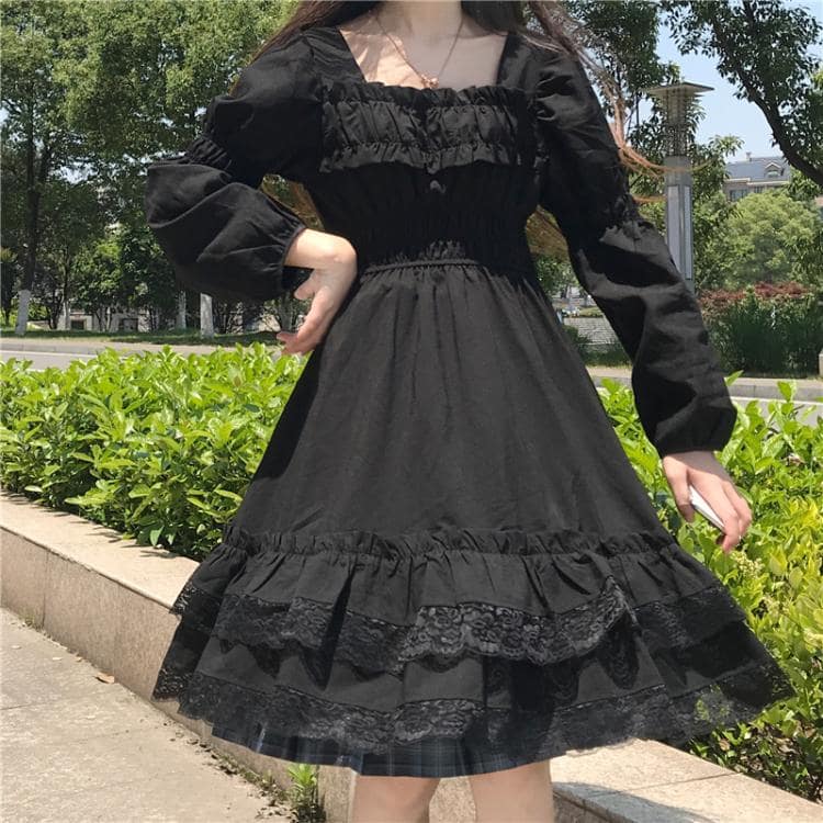 ロリータファッション 【ゴスロリ】かわいいフリル付き スクエアネックワンピース