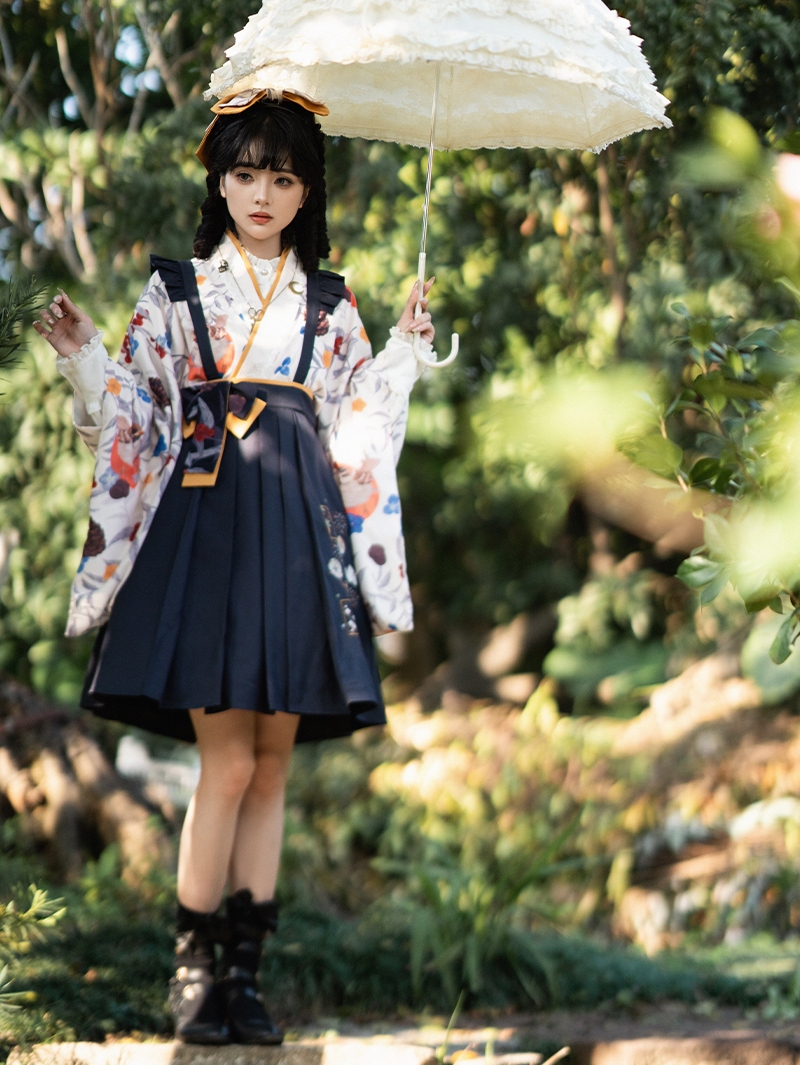 ロリータファッション 蝶と花模様の優美な着物風プリーツスカート