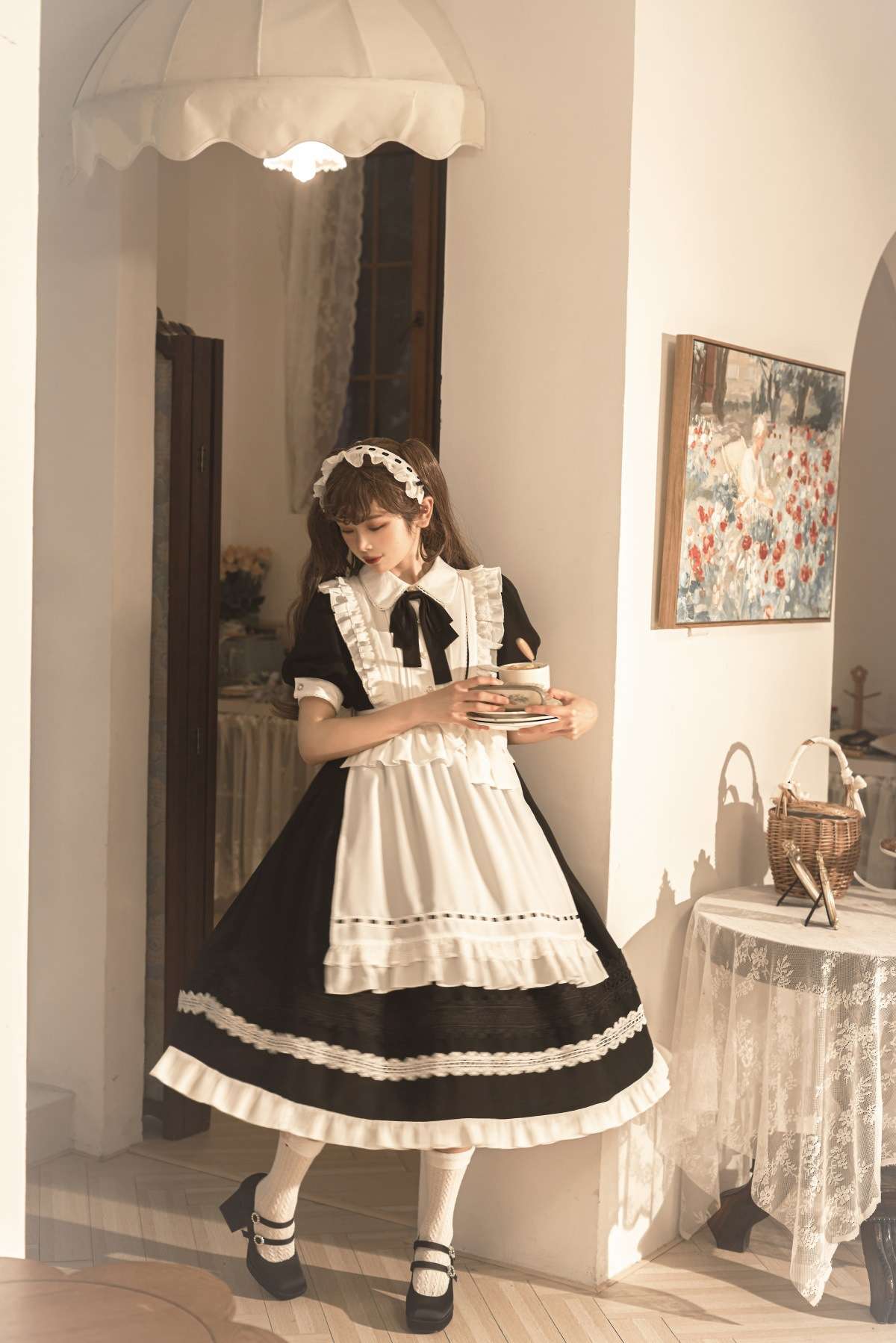 ロリータファッション 優雅なメイド風フリルワンピース