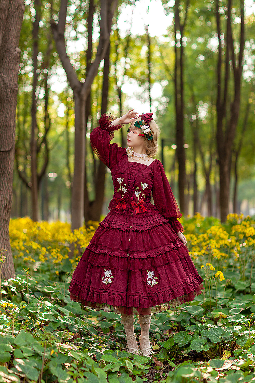 ロリータファッション 花刺繍ティアードフリルロングスリーブワンピース