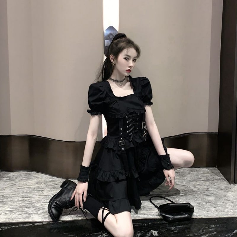 ロリータファッション【ゴスロリ】シンプルなブラック系ロリータ服