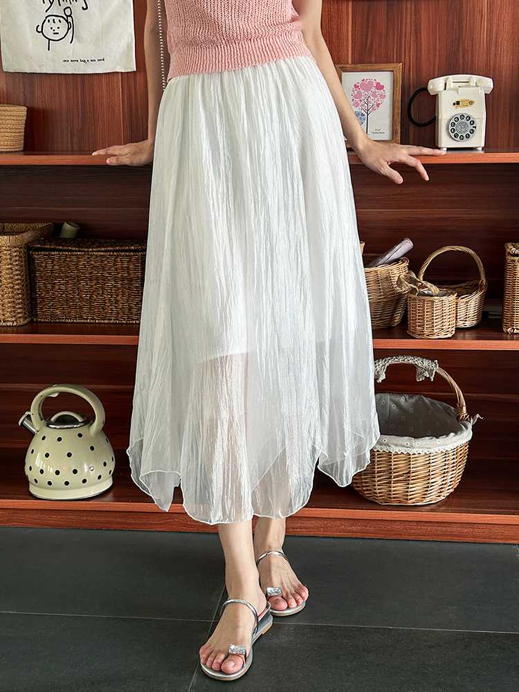ふんわりシフォンが魅力的なロングスカートコーデで女性らしい透明感と軽やかさを手に入れる！おすすめアイテム5選