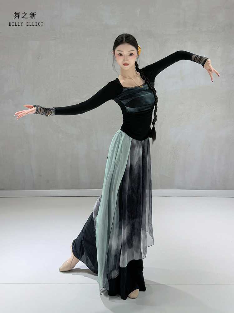 エレガントに決まる！レースタイトロングスカート5選