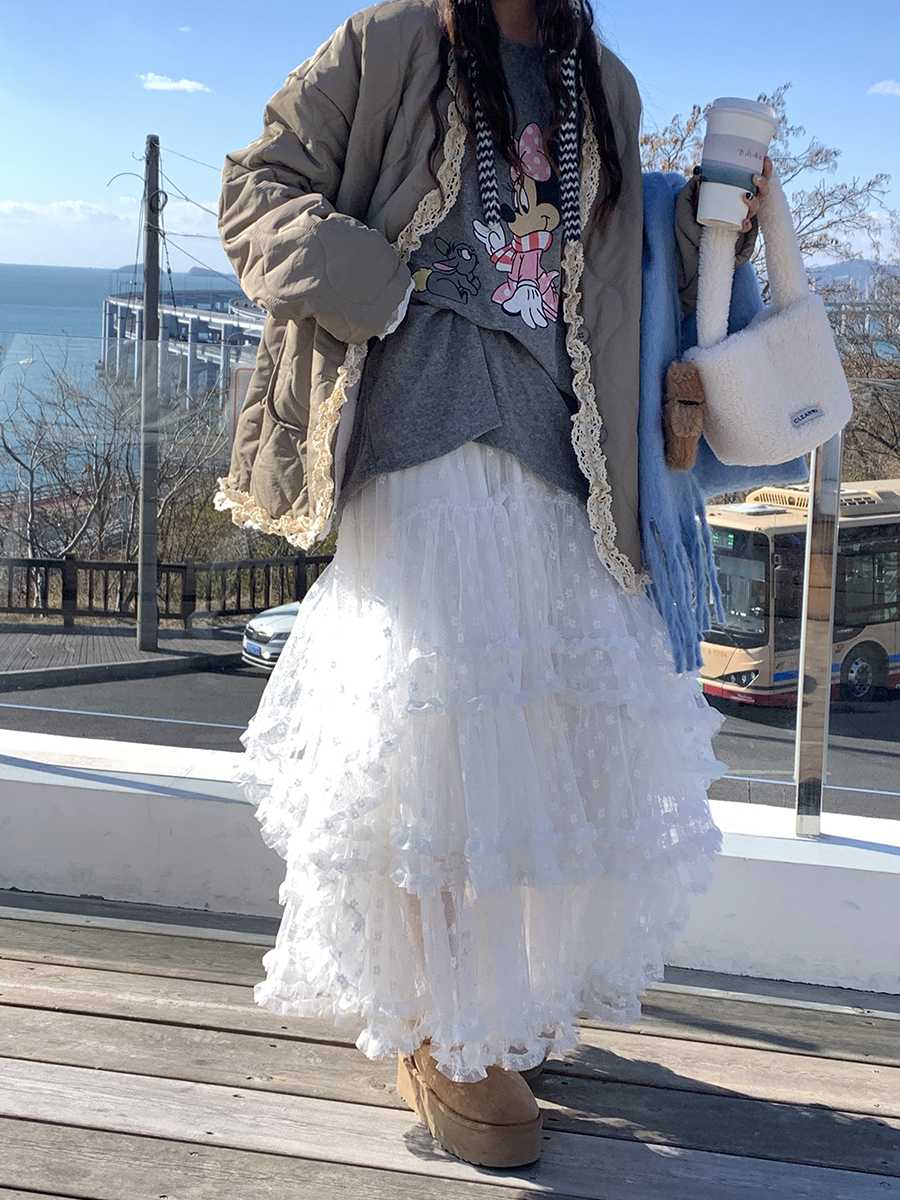 ボリュームのあるロングスカートで女性らしさと華やかさを手に入れる！コーデが決まるおすすめ5選