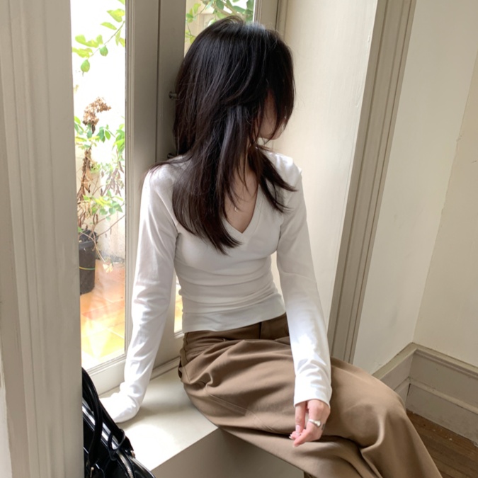シンプル深めVネックリブロンT