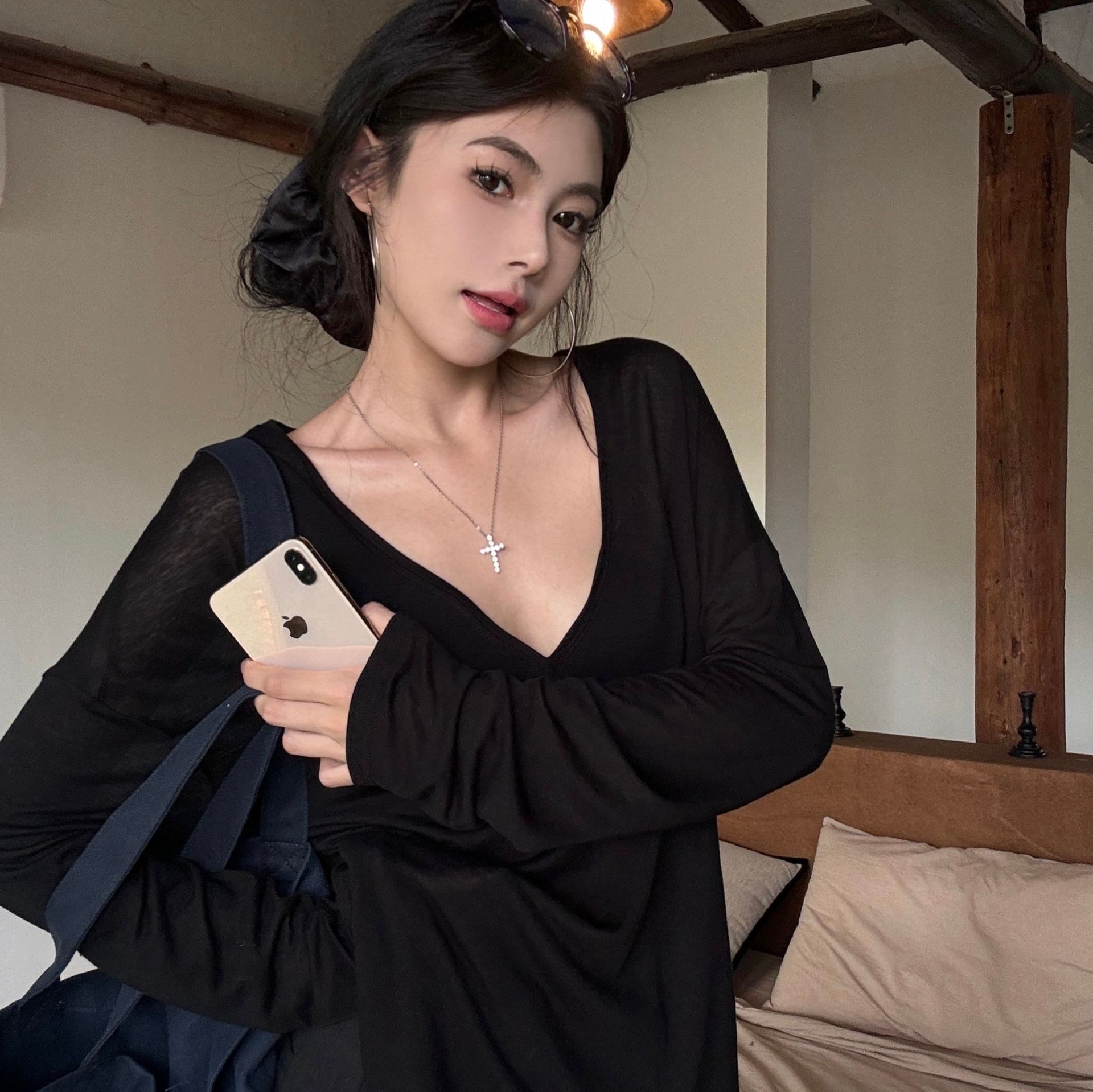 ロンT 深めネックの優美シルエットロンT